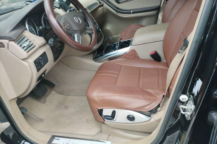 Used Mercedes-Benz R-Class 2011 R 300 L Business Model Left Front Seat