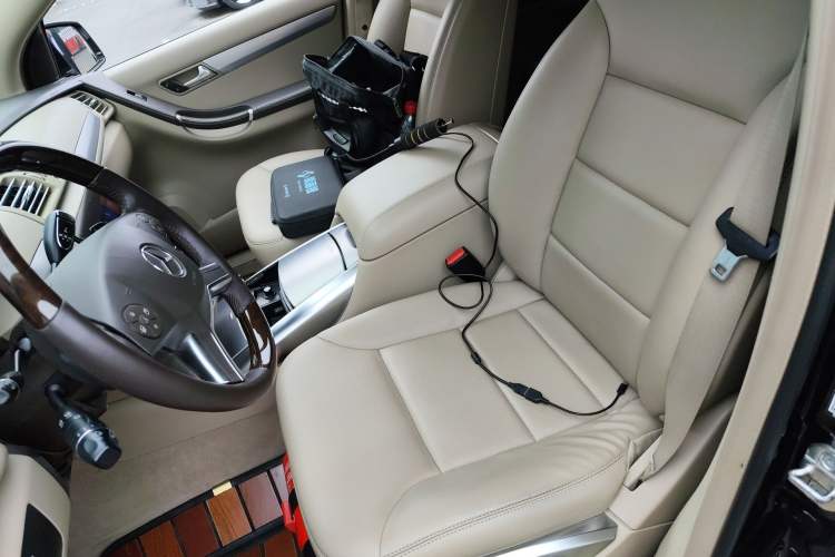 Used Mercedes-Benz R-Class 2011 R 300 L Business Model Left Front Seat