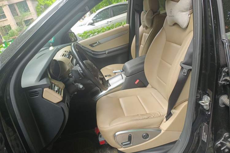 Used Mercedes-Benz R-Class 2011 R 300 L Business Model Left Front Seat