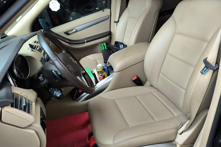 Used Mercedes-Benz R-Class 2011 R 300 L Business Model Left Front Seat