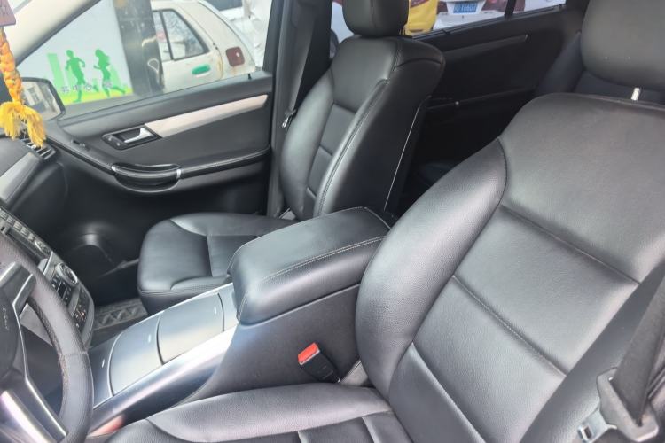 Used Mercedes-Benz R-Class 2011 R 300 L Business Model Left Front Seat