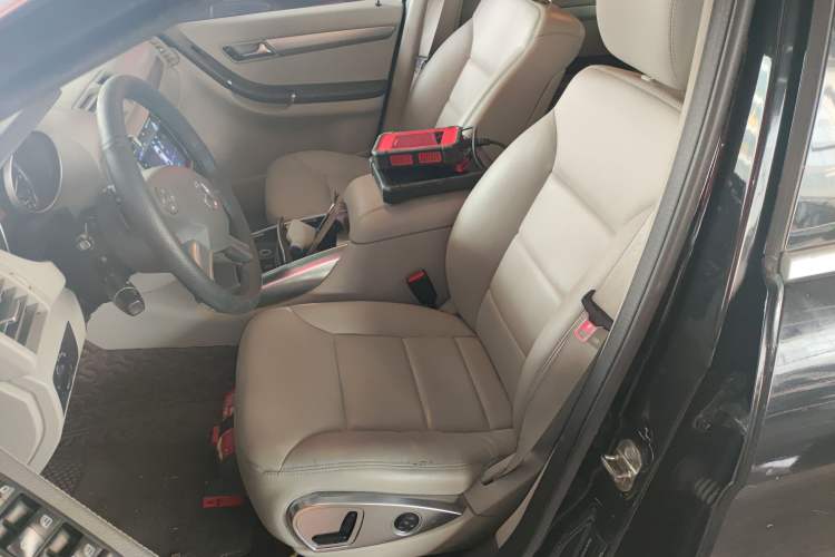 Used Mercedes-Benz R-Class 2011 R 300 L Business Model Left Front Seat