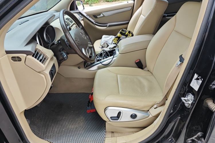 Used Mercedes-Benz R-Class 2011 R 300 L Business Model Left Front Seat