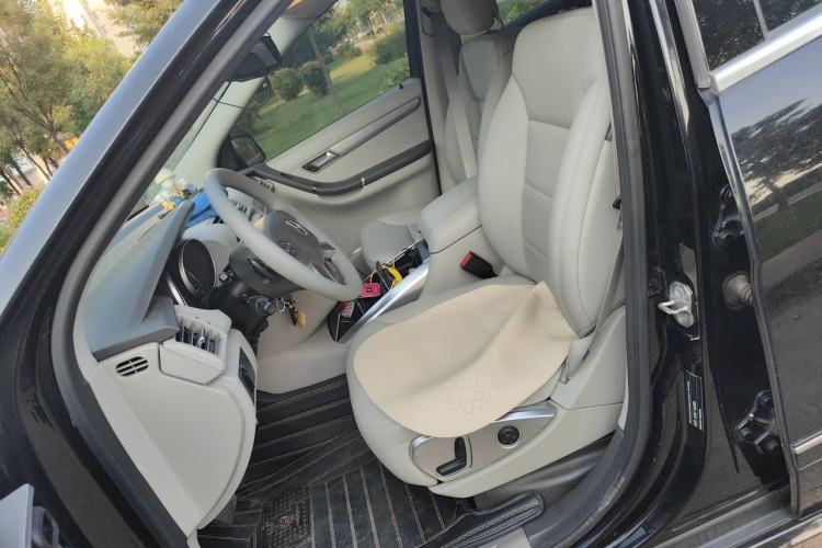 Used Mercedes-Benz R-Class 2011 R 300 L Business Model Left Front Seat