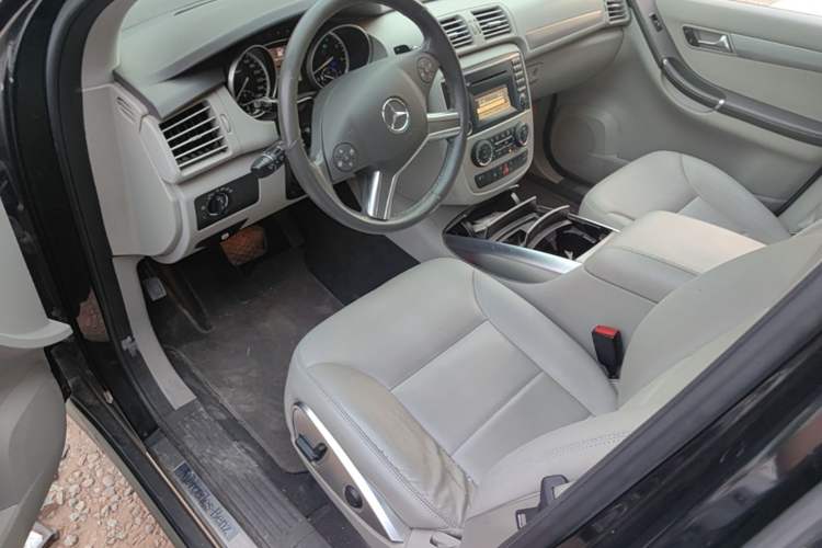 Used Mercedes-Benz R-Class 2011 R 300 L Business Model Left Front Seat