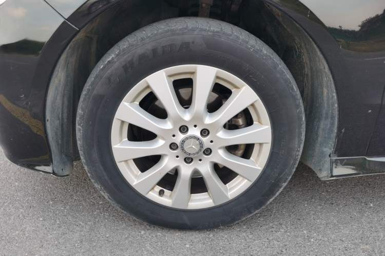 Used Mercedes-Benz R-Class 2011 R 300 L Business Model Left Front Wheel Hub