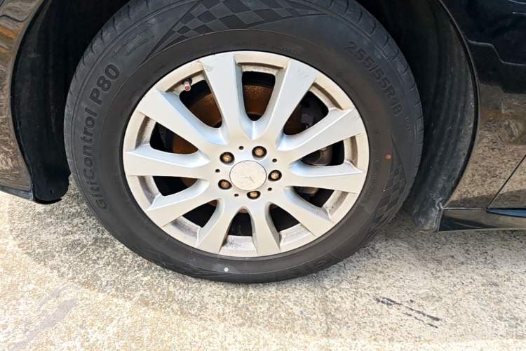 Used Mercedes-Benz R-Class 2011 R 300 L Business Model Left Front Wheel Hub