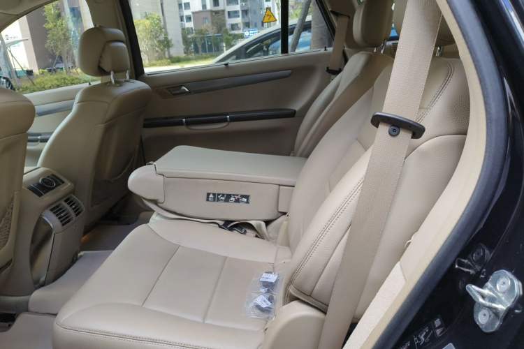 Used Mercedes-Benz R-Class 2011 R 300 L Business Model Left Rear Seat