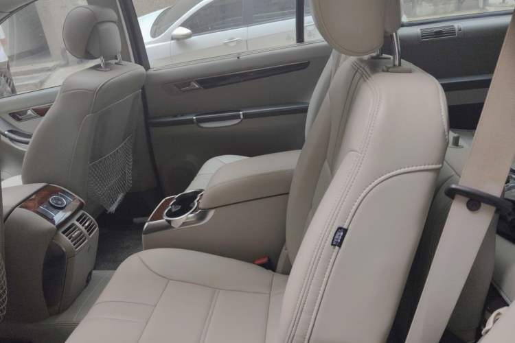 Used Mercedes-Benz R-Class 2011 R 300 L Business Model Left Rear Seat