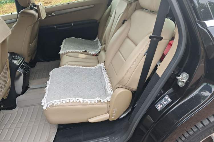 Used Mercedes-Benz R-Class 2011 R 300 L Business Model Left Rear Seat