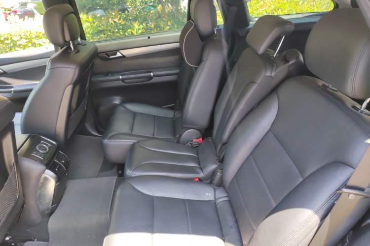 Used Mercedes-Benz R-Class 2011 R 300 L Business Model Left Rear Seat