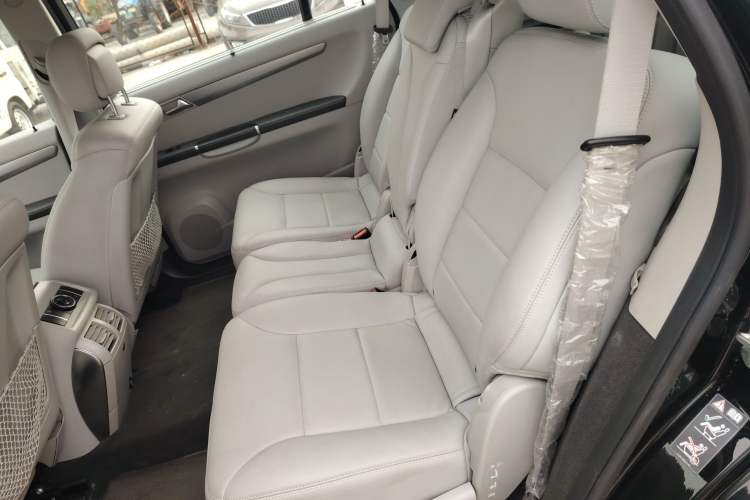 Used Mercedes-Benz R-Class 2011 R 300 L Business Model Left Rear Seat