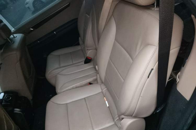 Used Mercedes-Benz R-Class 2011 R 300 L Business Model Left Rear Seat