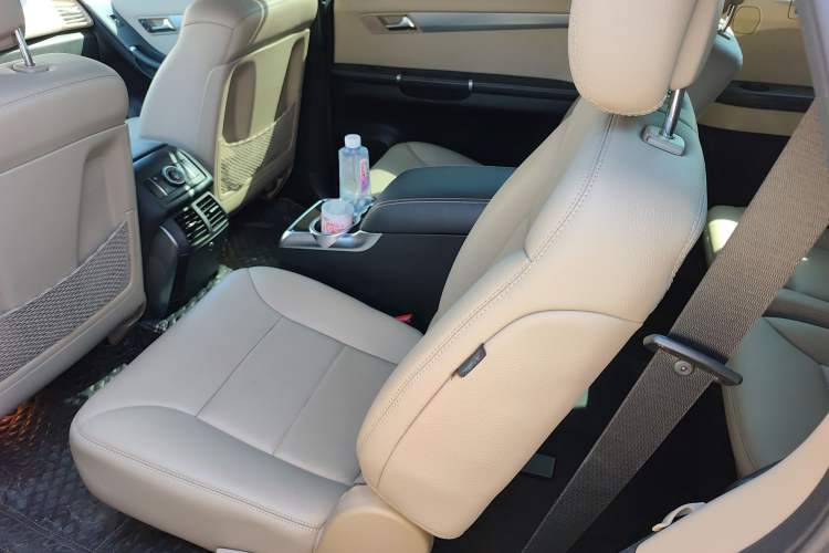 Used Mercedes-Benz R-Class 2011 R 300 L Business Model Left Rear Seat