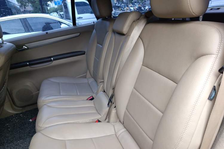 Used Mercedes-Benz R-Class 2011 R 300 L Business Model Left Rear Seat