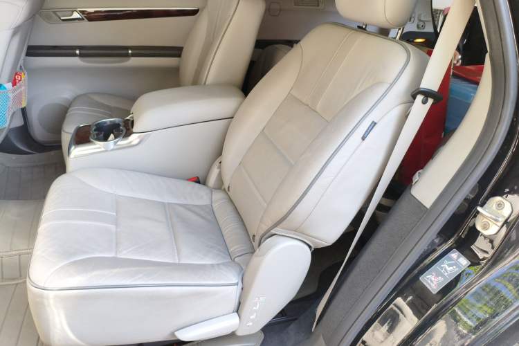 Used Mercedes-Benz R-Class 2011 R 350 L 4MATIC Left Rear Seat