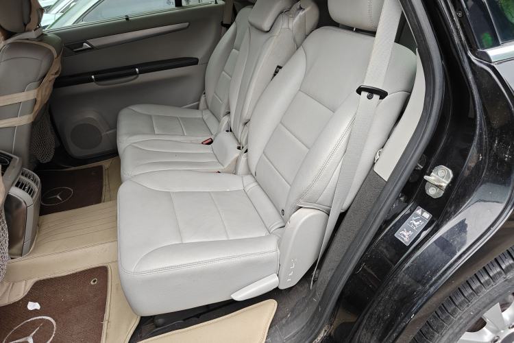 Used Mercedes-Benz R-Class 2011 R 300 L Business Model Left Rear Seat