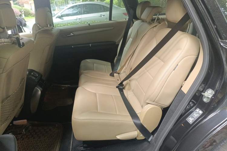 Used Mercedes-Benz R-Class 2011 R 300 L Business Model Left Rear Seat