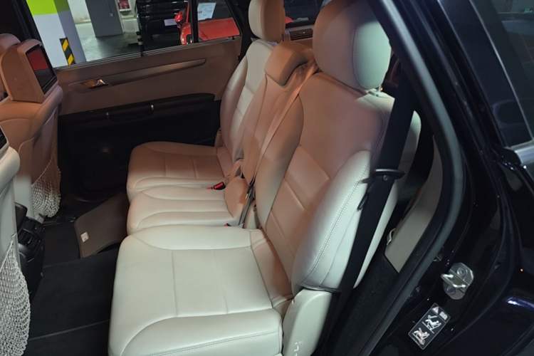 Used Mercedes-Benz R-Class 2011 R 300 L Business Model Left Rear Seat