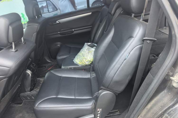 Used Mercedes-Benz R-Class 2011 R 300 L Business Model Left Rear Seat