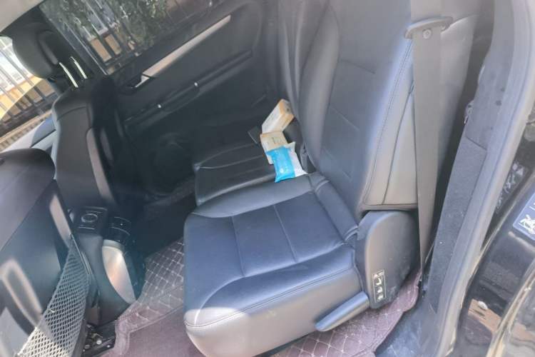 Used Mercedes-Benz R-Class 2011 R 300 L Business Model Left Rear Seat
