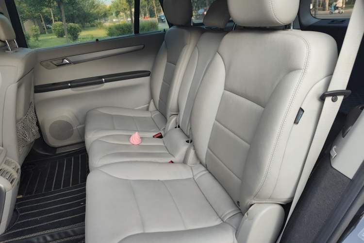 Used Mercedes-Benz R-Class 2011 R 300 L Business Model Left Rear Seat