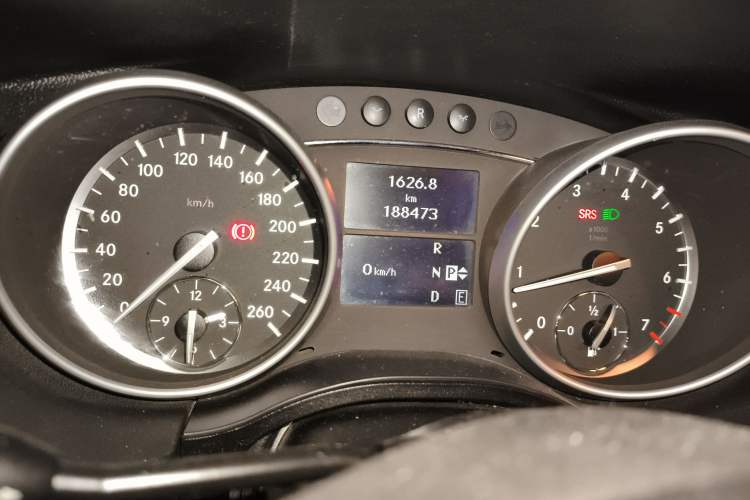 Used Mercedes-Benz R-Class 2011 R 350 L 4MATIC Odometer Close Up