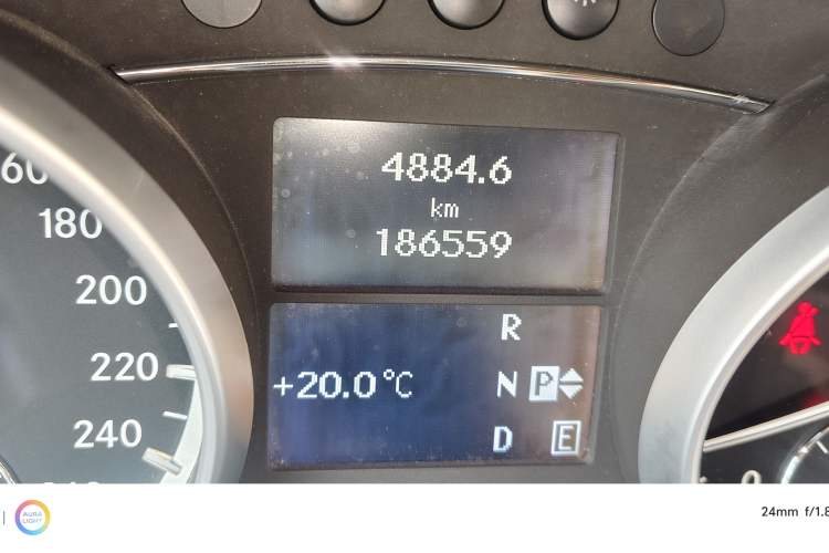 Used Mercedes-Benz R-Class 2011 R 350 L 4MATIC Odometer Close Up