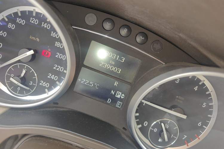 Used Mercedes-Benz R-Class 2011 R 300 L Luxury Model Odometer Close Up
