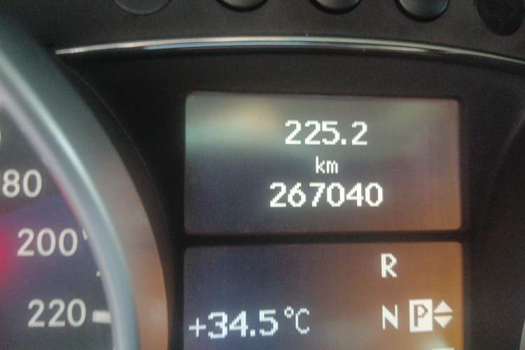 Used Mercedes-Benz R-Class 2011 R 350 L 4MATIC Odometer Close Up