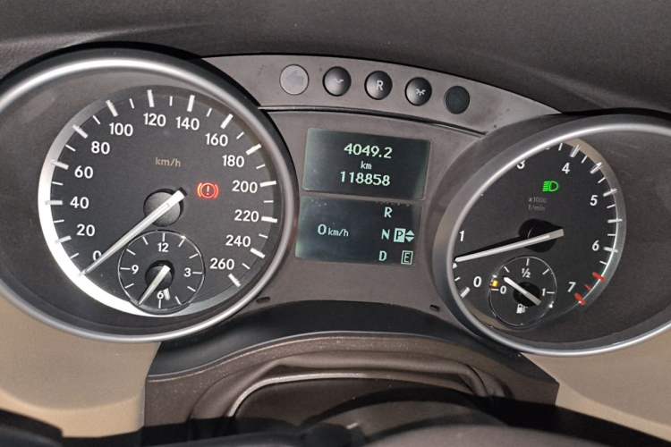 Used Mercedes-Benz R-Class 2011 R 300 L Business Model Odometer Close Up