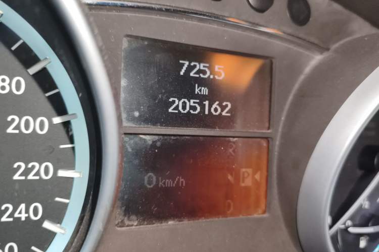 Used Mercedes-Benz R-Class 2011 R 350 L 4MATIC Odometer Close Up