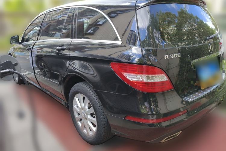 Used Mercedes-Benz R-Class 2011 R 300 L Business Model Rear Left 45 Deg