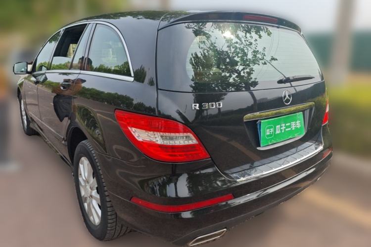 Used Mercedes-Benz R-Class 2011 R 300 L Business Model Rear Left 45 Deg