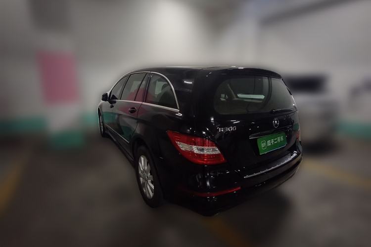 Used Mercedes-Benz R-Class 2011 R 300 L Business Model Rear Left 45 Deg