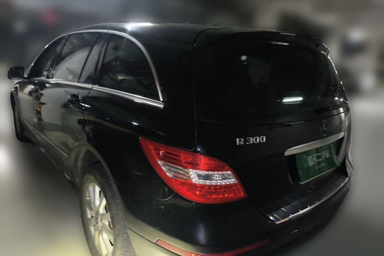 Used Mercedes-Benz R-Class 2011 R 300 L Business Model Rear Left 45 Deg