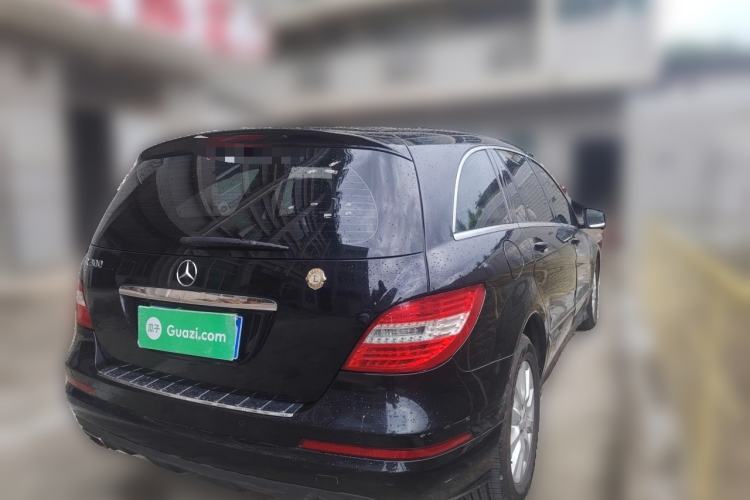 Used Mercedes-Benz R-Class 2011 R 300 L Business Model Rear Right 45 Deg