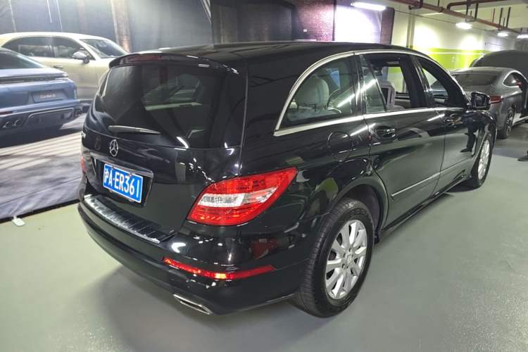 Used Mercedes-Benz R-Class 2011 R 300 L Business Model Rear Right 45 Deg
