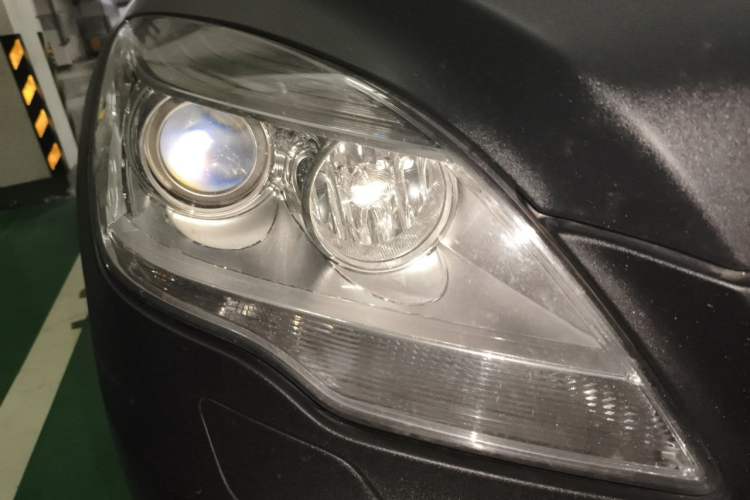 Used Mercedes-Benz R-Class 2011 R 350 L 4MATIC Right Front Headlight