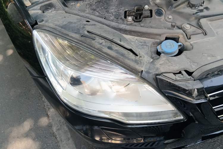 Used Mercedes-Benz R-Class 2011 R 350 L 4MATIC Right Front Headlight