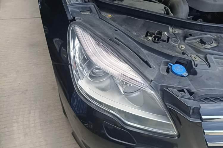 Used Mercedes-Benz R-Class 2011 R 300 L Business Model Right Front Headlight