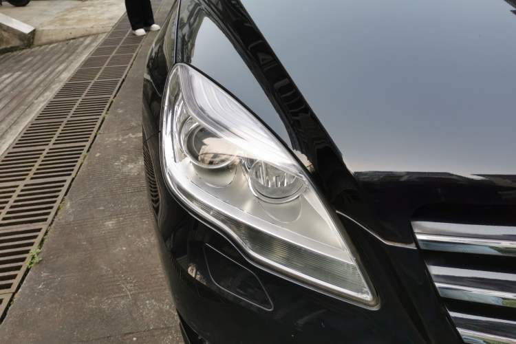 Used Mercedes-Benz R-Class 2011 R 350 L 4MATIC Right Front Headlight