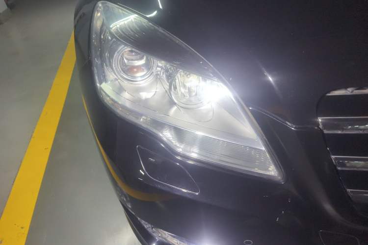 Used Mercedes-Benz R-Class 2011 R 300 L Business Model Right Front Headlight