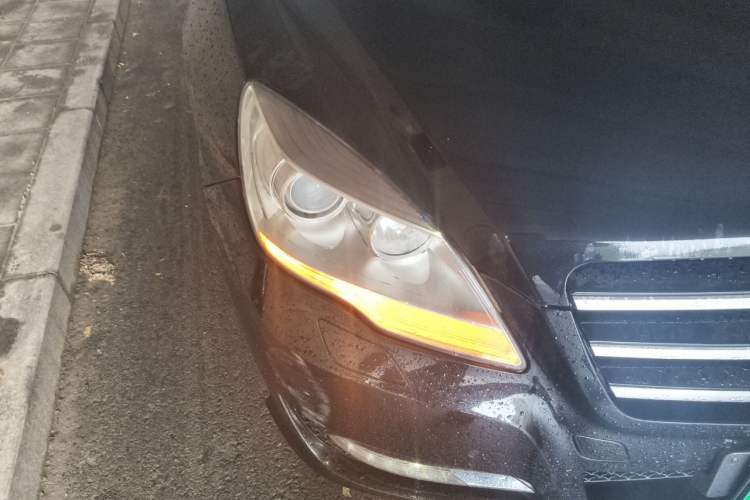 Used Mercedes-Benz R-Class 2011 R 300 L Business Model Right Front Headlight