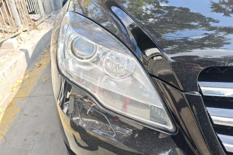 Used Mercedes-Benz R-Class 2011 R 300 L Business Model Right Front Headlight