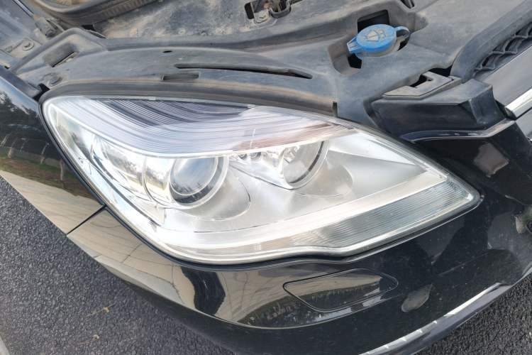 Used Mercedes-Benz R-Class 2011 R 300 L Business Model Right Front Headlight