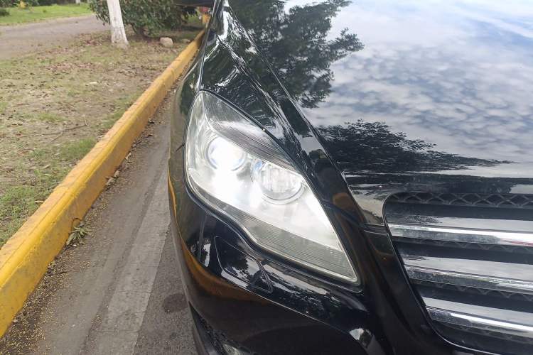 Used Mercedes-Benz R-Class 2011 R 300 L Business Model Right Front Headlight