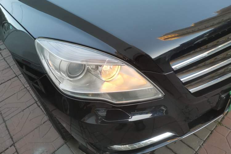 Used Mercedes-Benz R-Class 2011 R 350 L 4MATIC Right Front Headlight