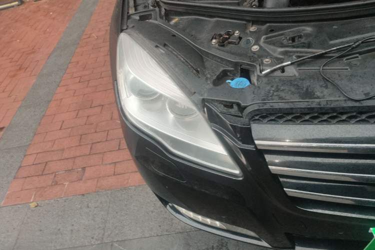 Used Mercedes-Benz R-Class 2011 R 300 L Business Model Right Front Headlight