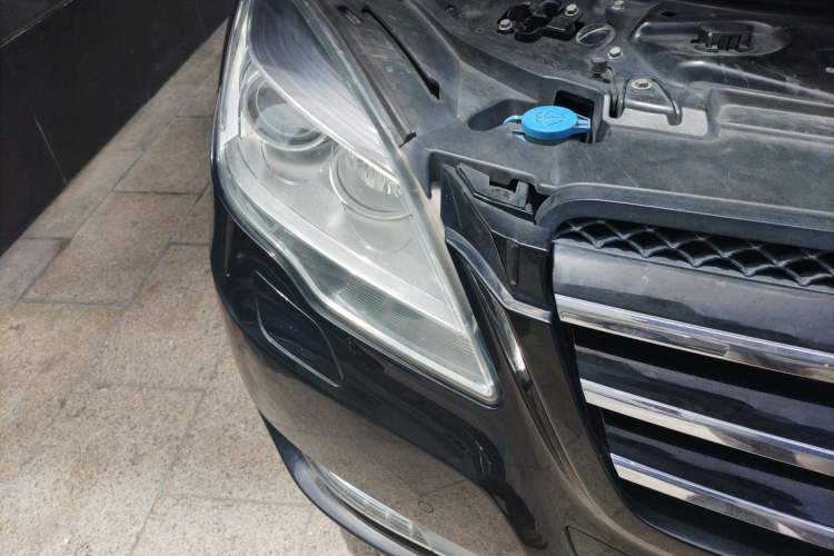 Used Mercedes-Benz R-Class 2011 R 300 L Business Model Right Front Headlight
